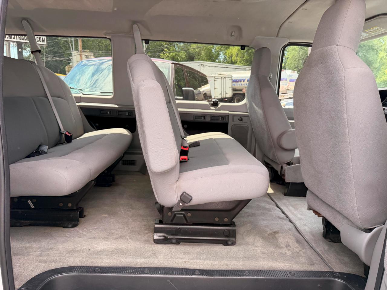 Ford Econoline E-350 XL Super Duty 2013
