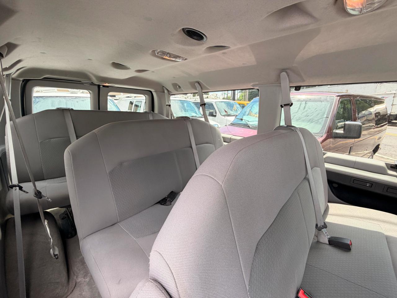 Ford Econoline E-350 XL Super Duty 2013