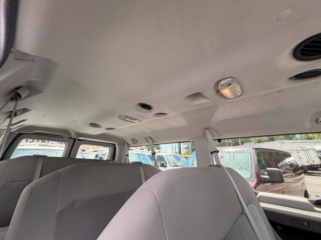 Ford Econoline E-350 XL Super Duty 2013