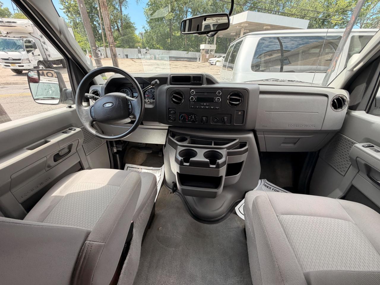 Ford Econoline E-350 XL Super Duty 2013