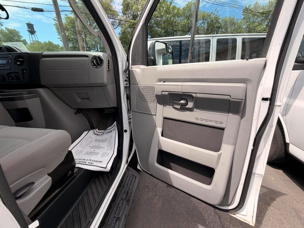 Ford Econoline E-350 XL Super Duty 2013