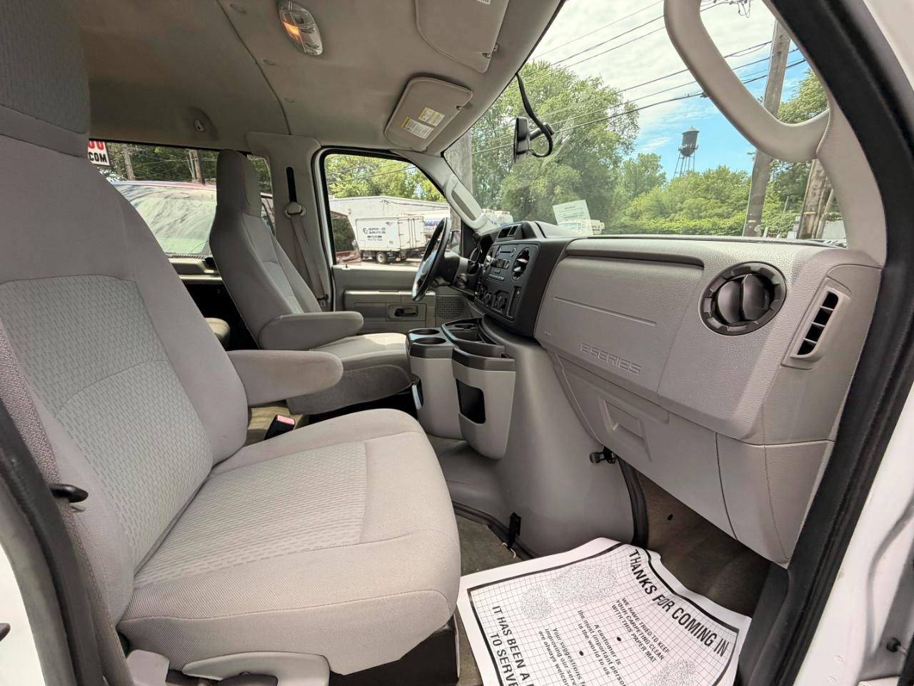 Ford Econoline E-350 XL Super Duty 2013