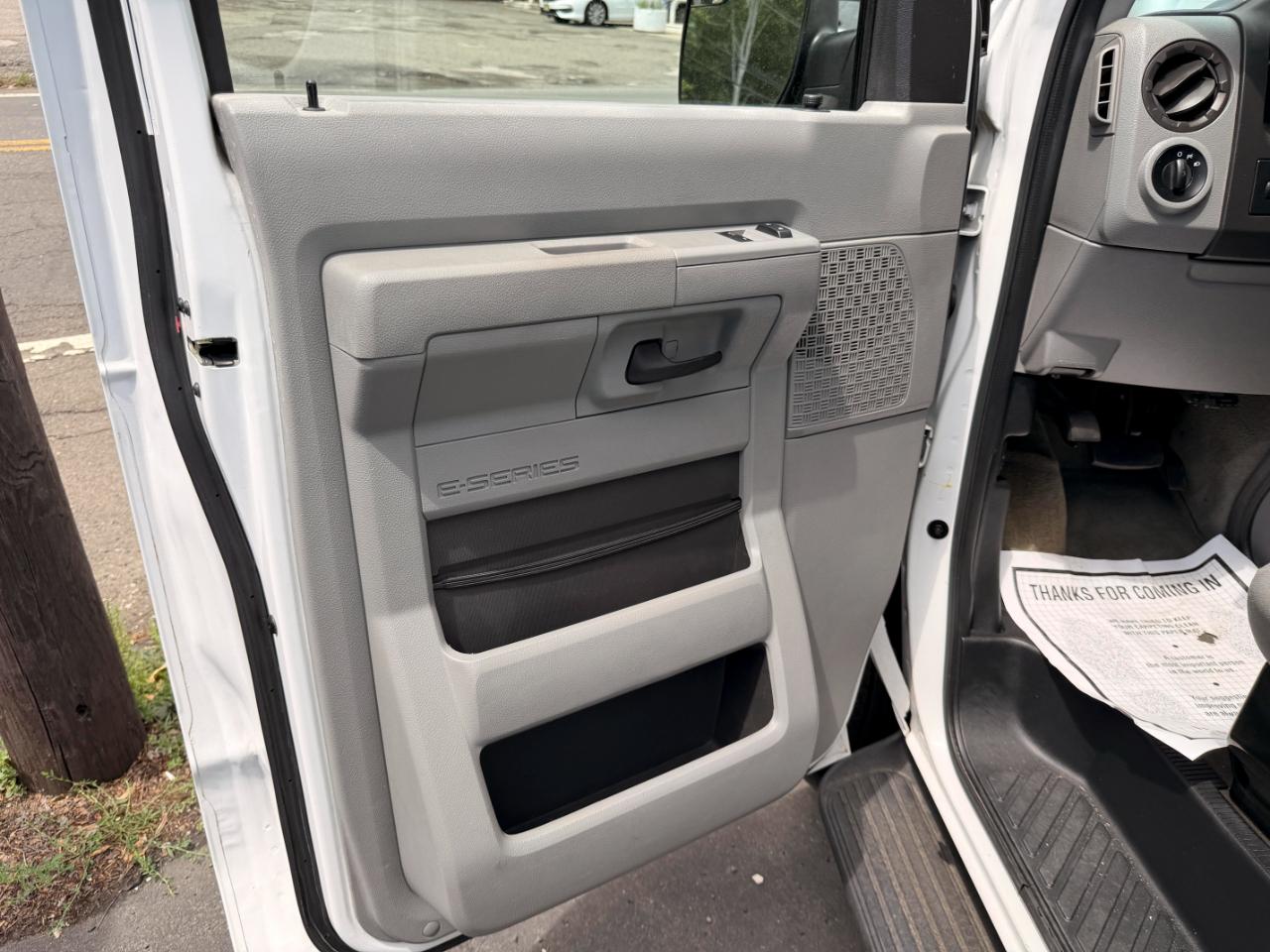 Ford Econoline E-350 XL Super Duty 2013