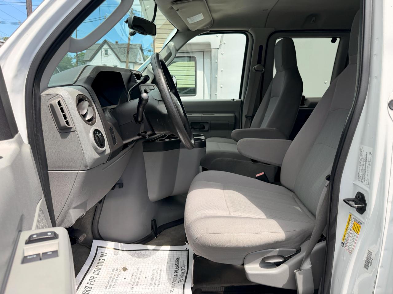 Ford Econoline E-350 XL Super Duty 2013