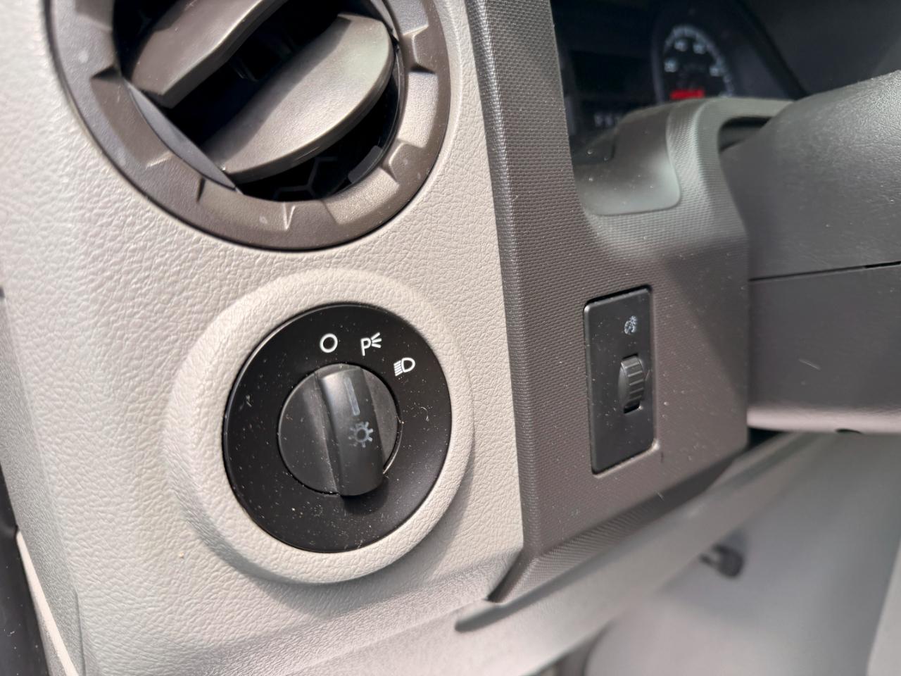 Ford Econoline E-350 XL Super Duty 2013