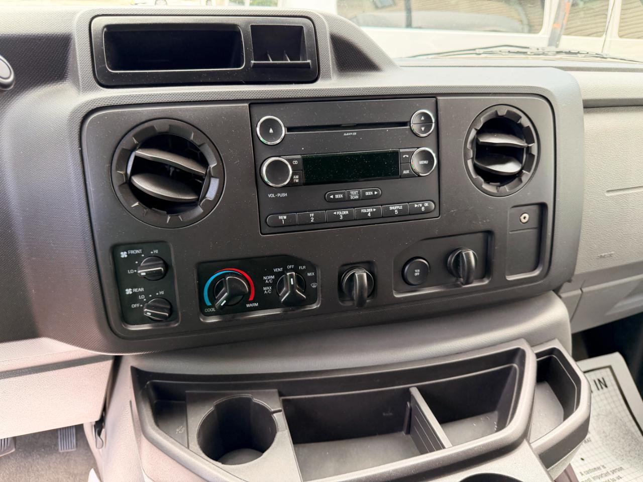Ford Econoline E-350 XL Super Duty 2013