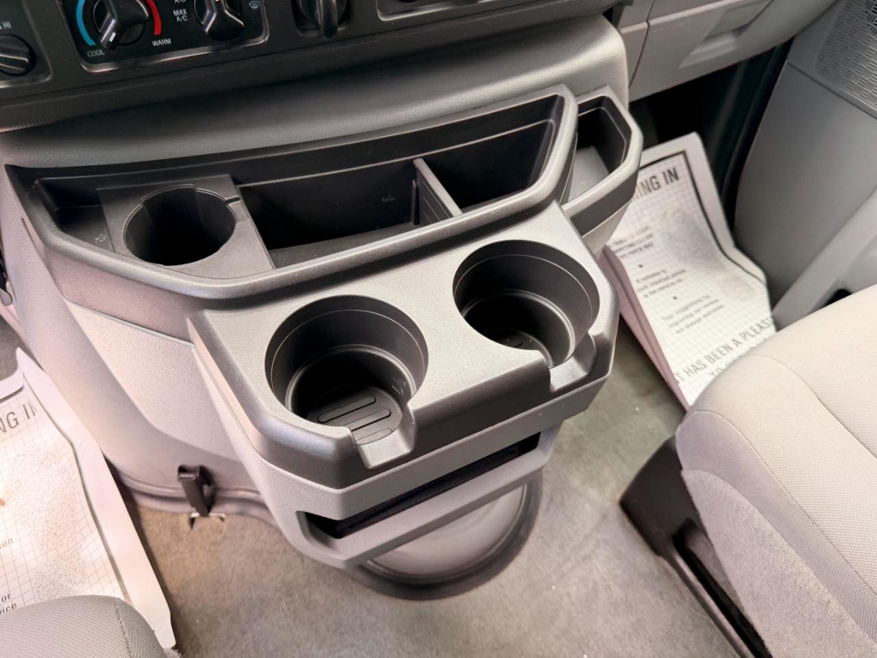 Ford Econoline E-350 XL Super Duty 2013