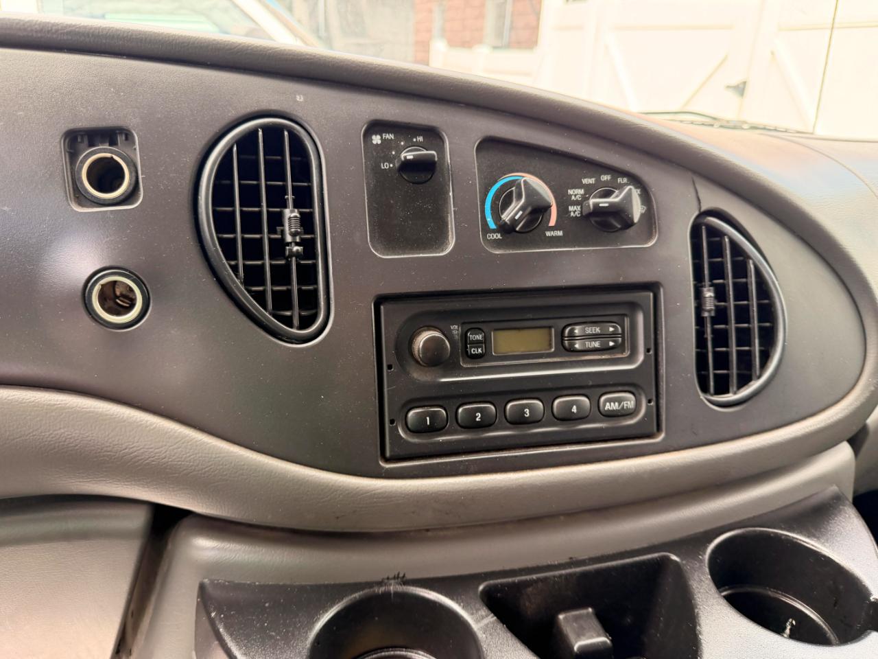 Ford Econoline E-250 2007