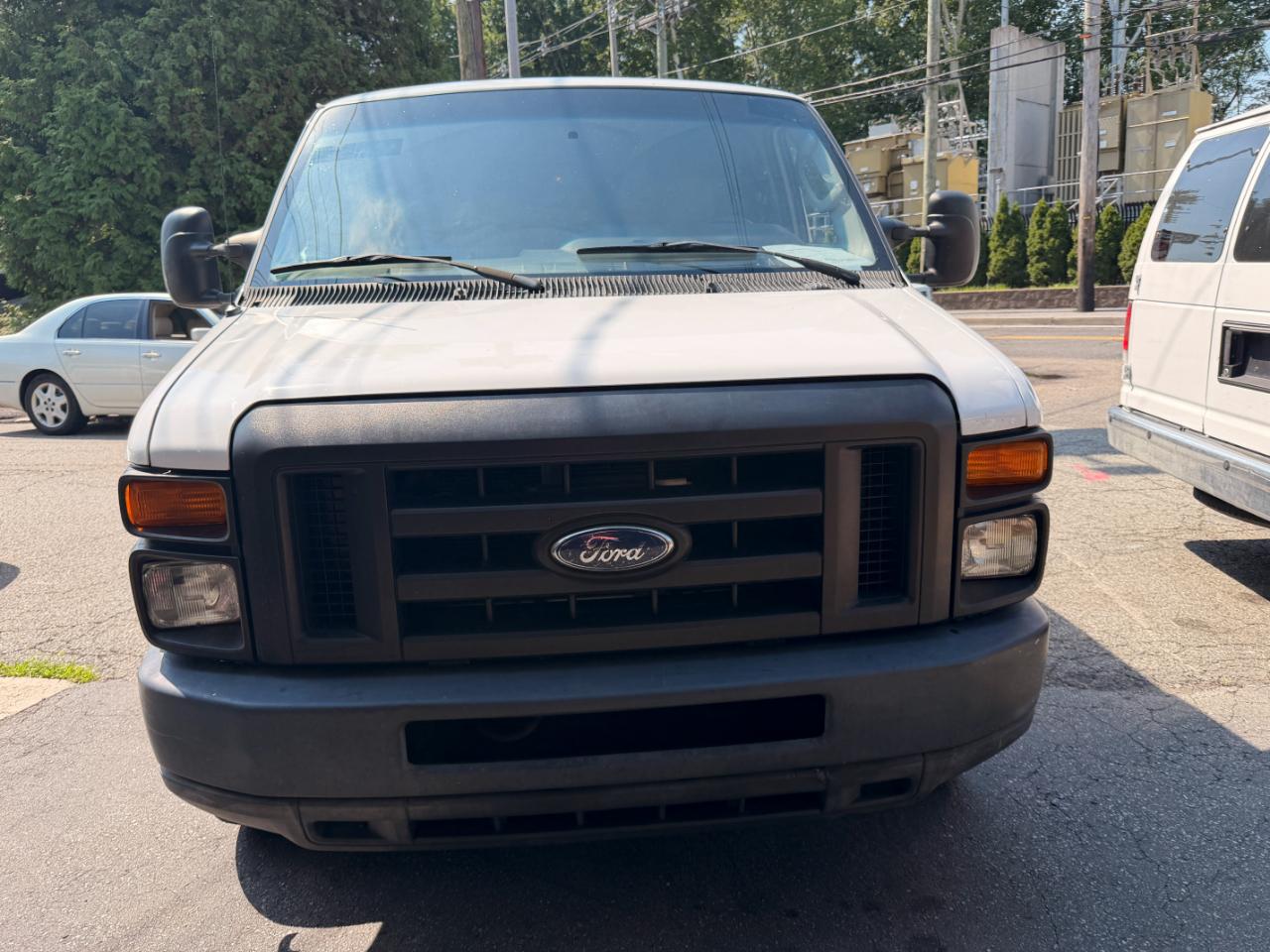 Ford Econoline E-350 Super Duty 2011