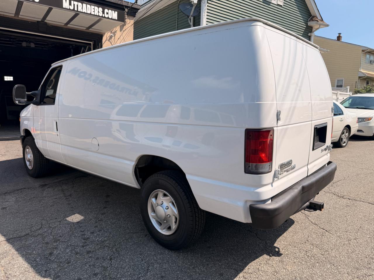 Ford Econoline E-350 Super Duty 2011