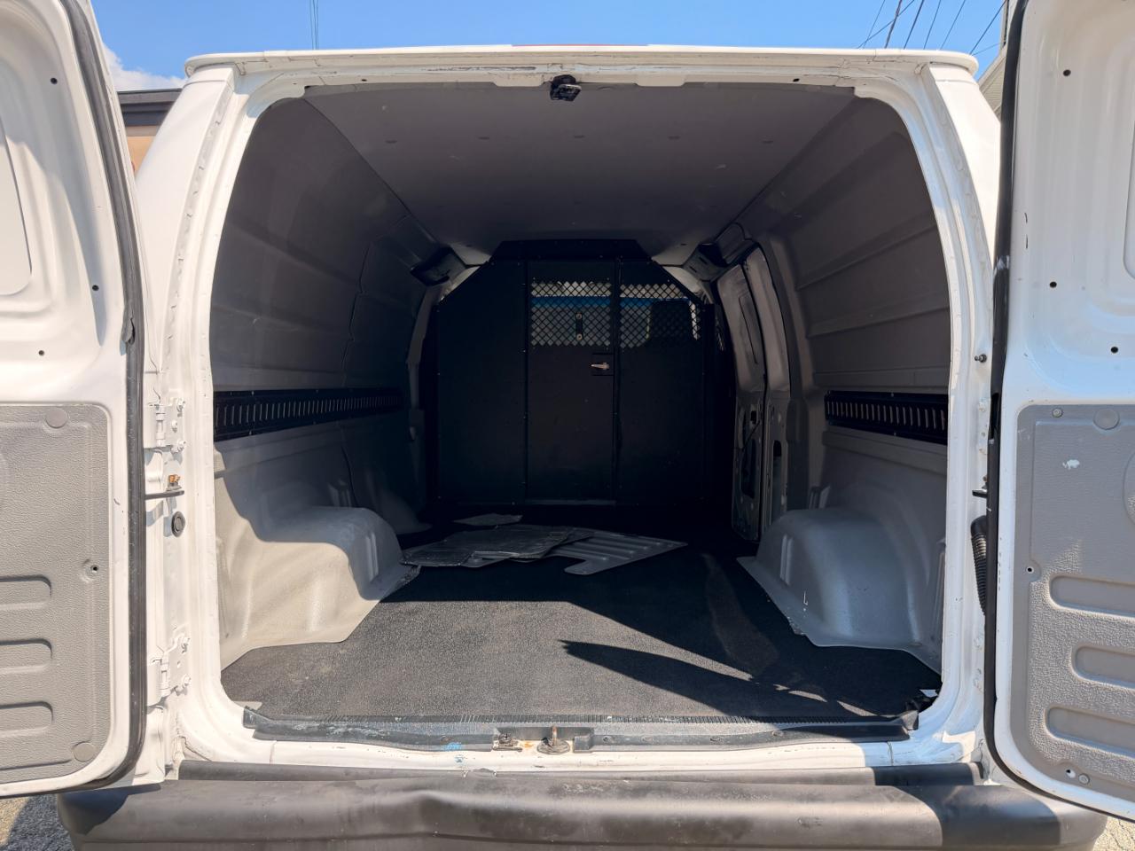 Ford Econoline E-350 Super Duty 2011