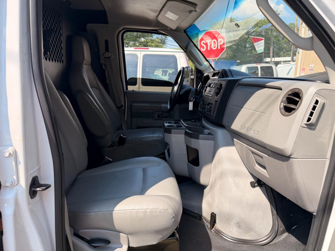 Ford Econoline E-350 Super Duty 2011