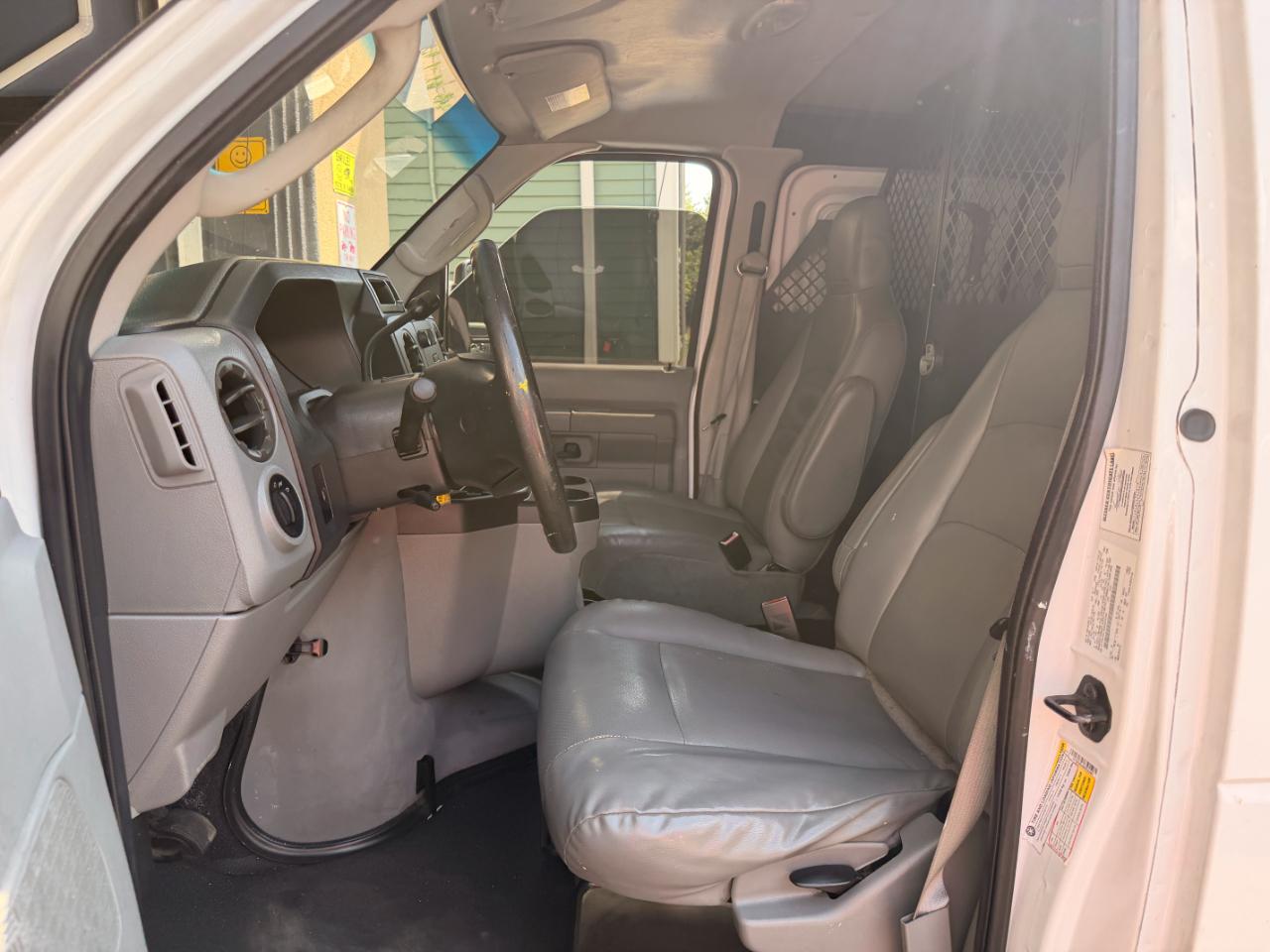Ford Econoline E-350 Super Duty 2011