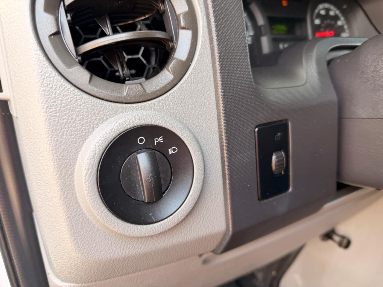 Ford Econoline E-350 Super Duty 2011