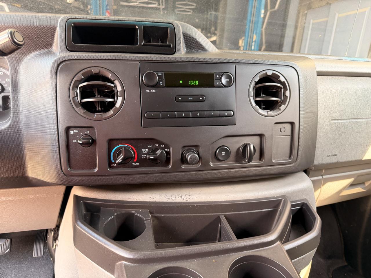 Ford Econoline E-350 Super Duty 2011