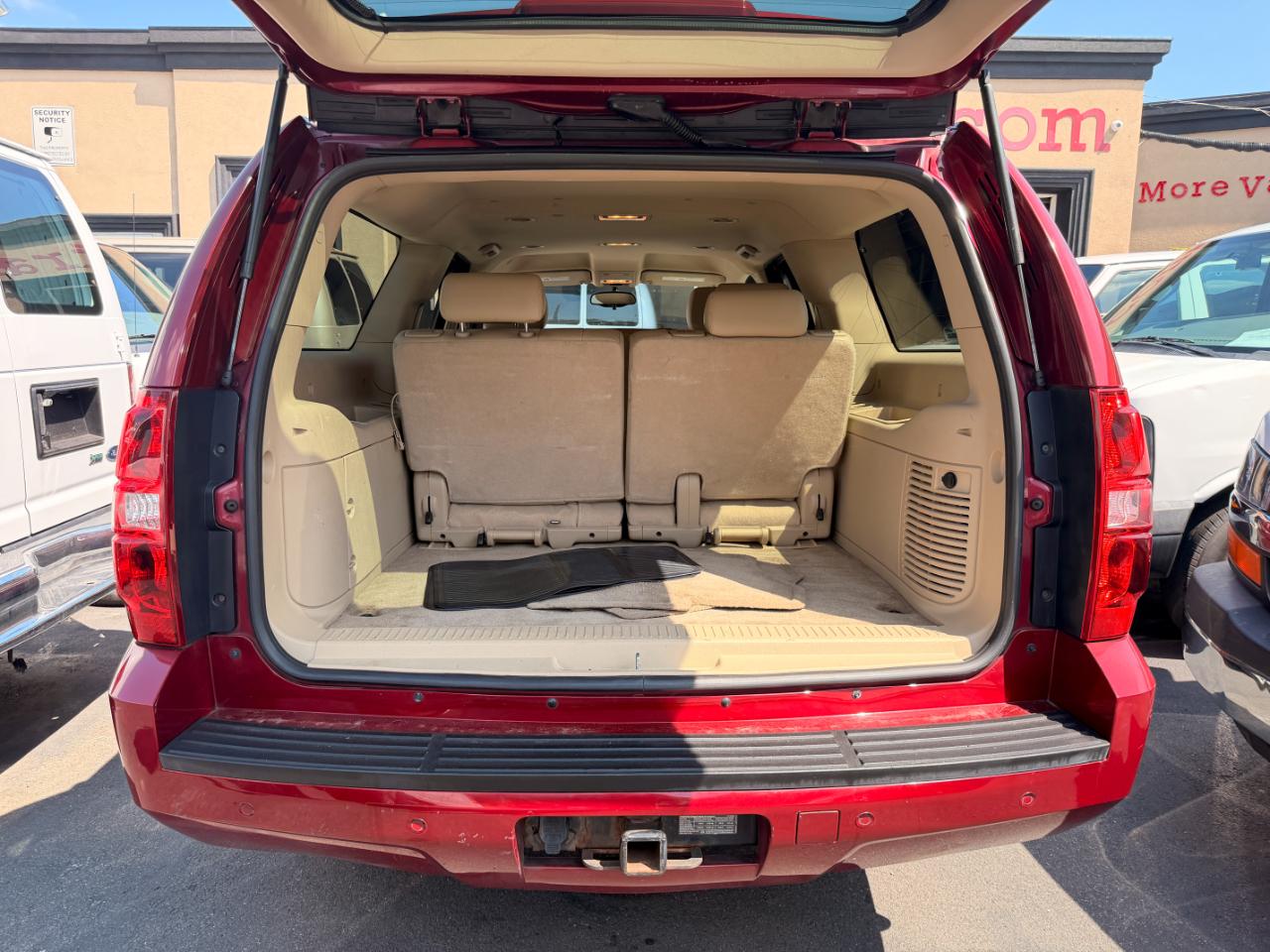 Chevrolet Suburban LT 1500 4WD 2010