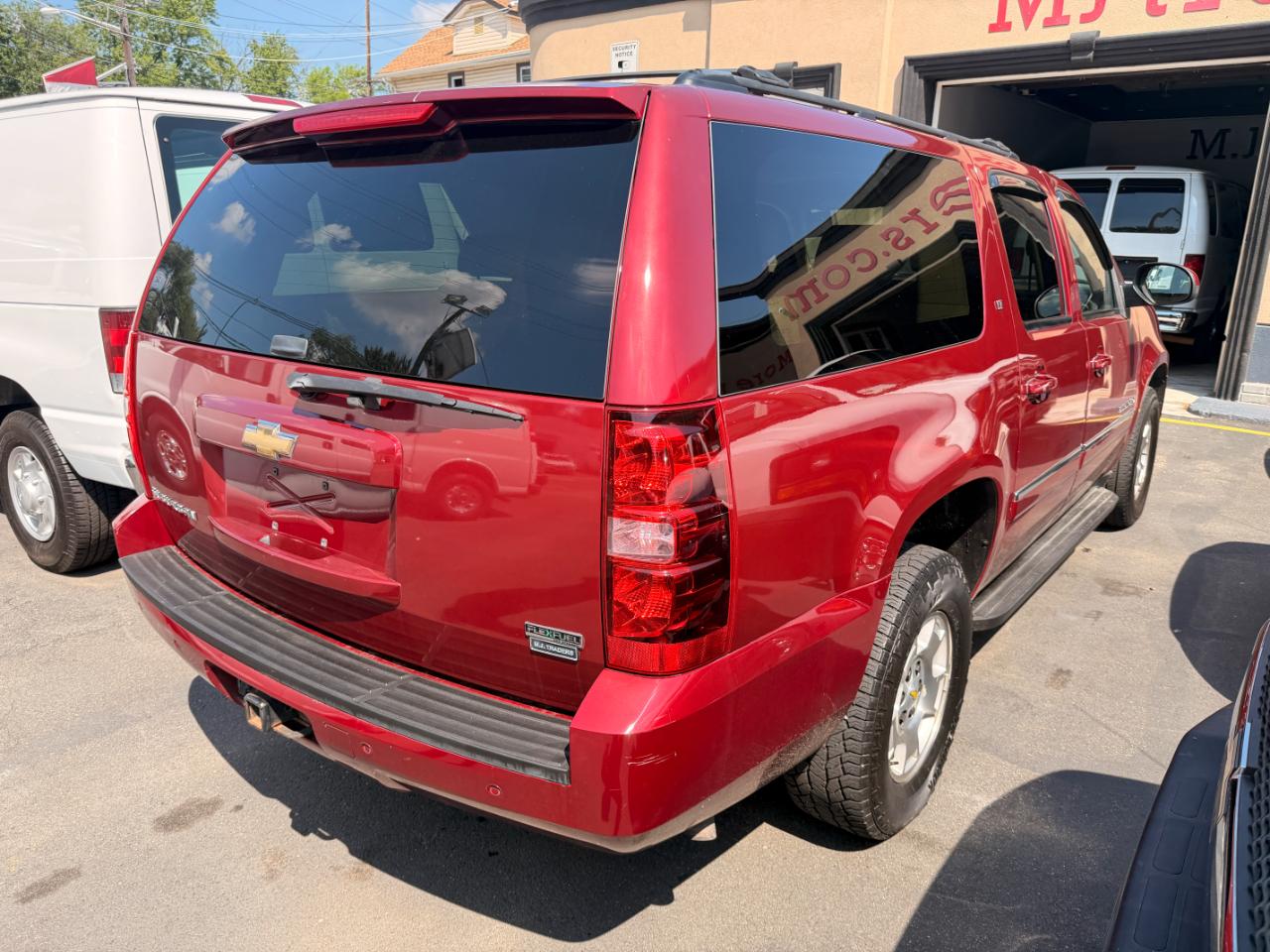 Chevrolet Suburban LT 1500 4WD 2010