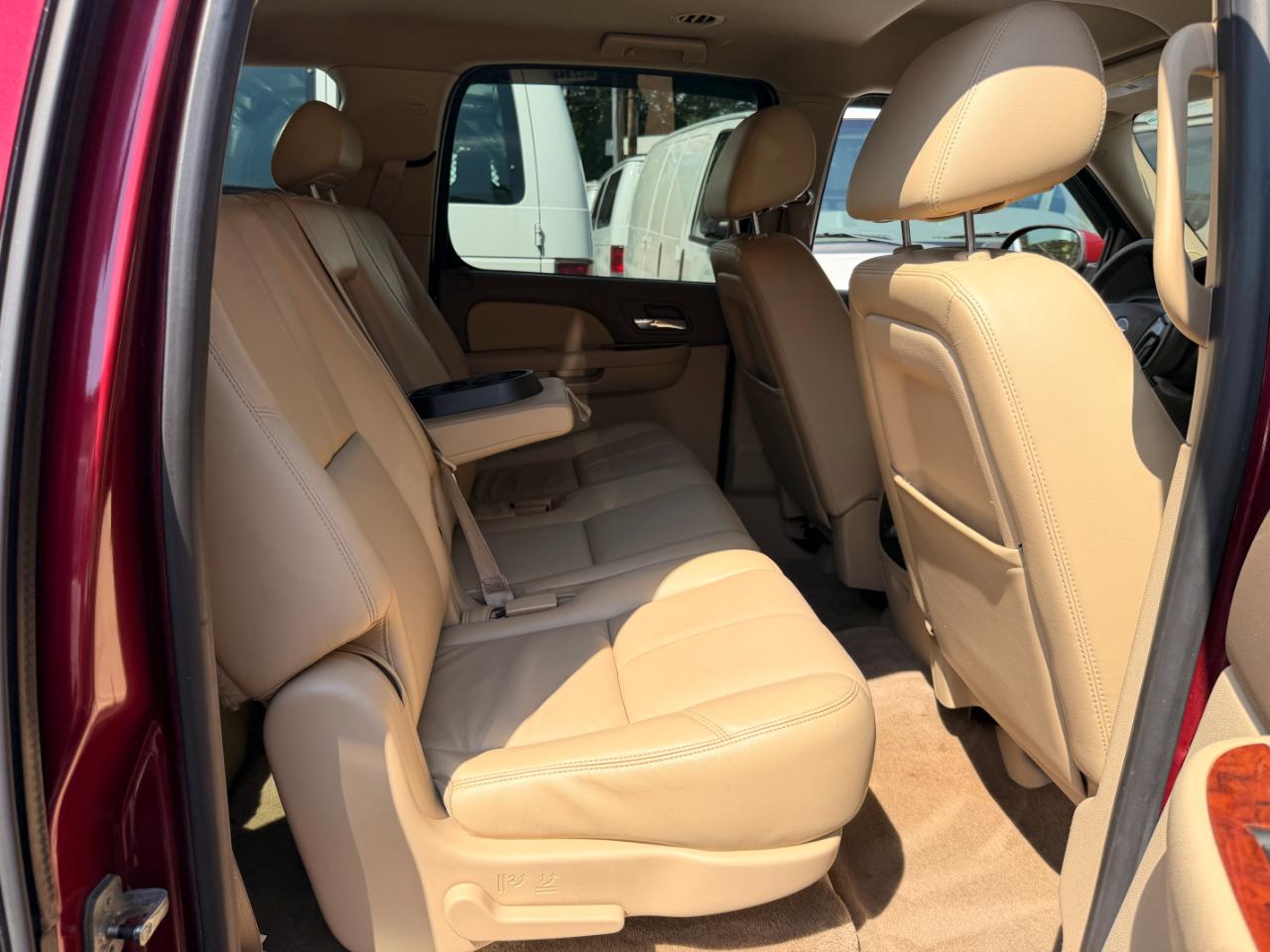Chevrolet Suburban LT 1500 4WD 2010