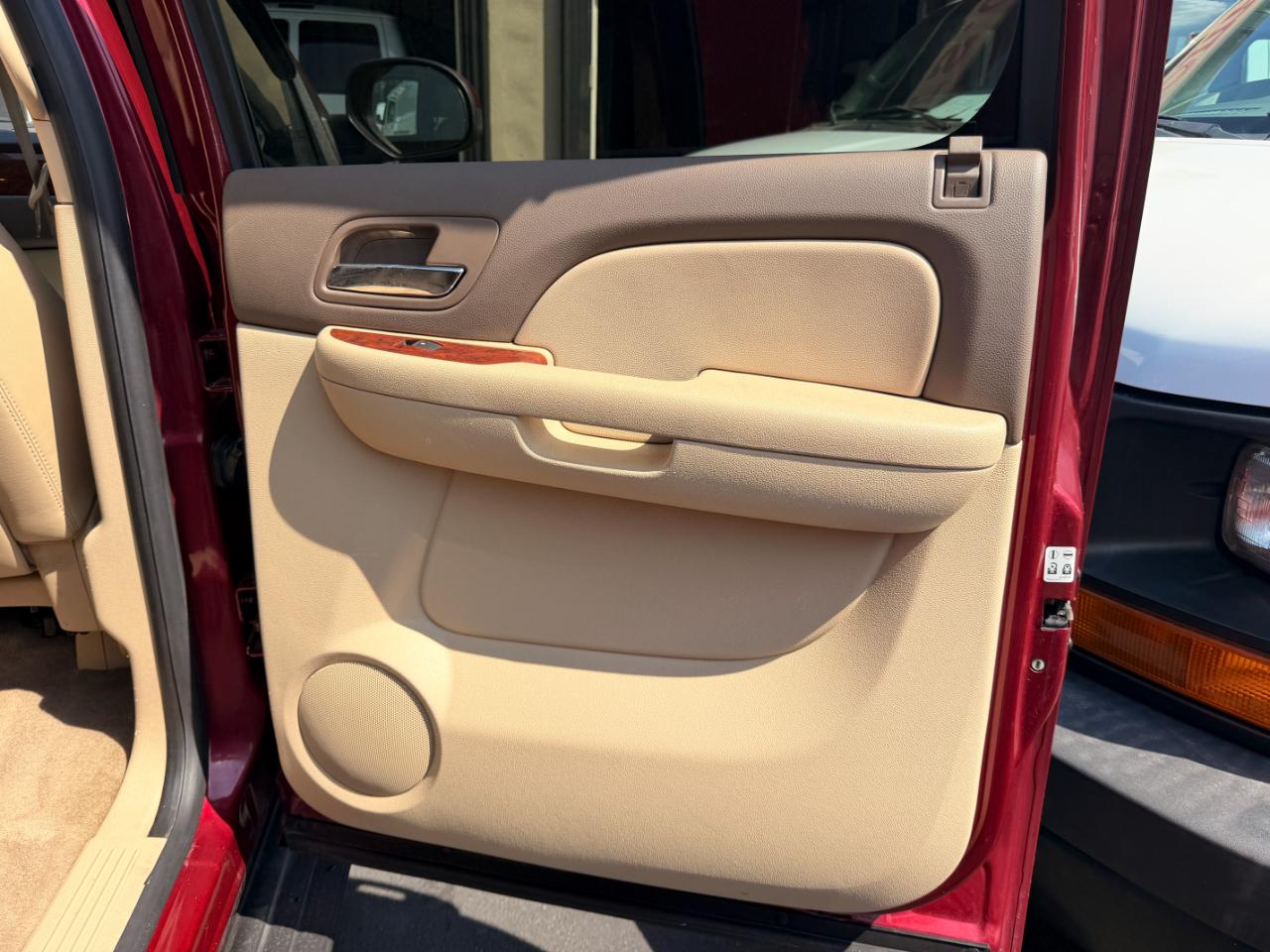 Chevrolet Suburban LT 1500 4WD 2010