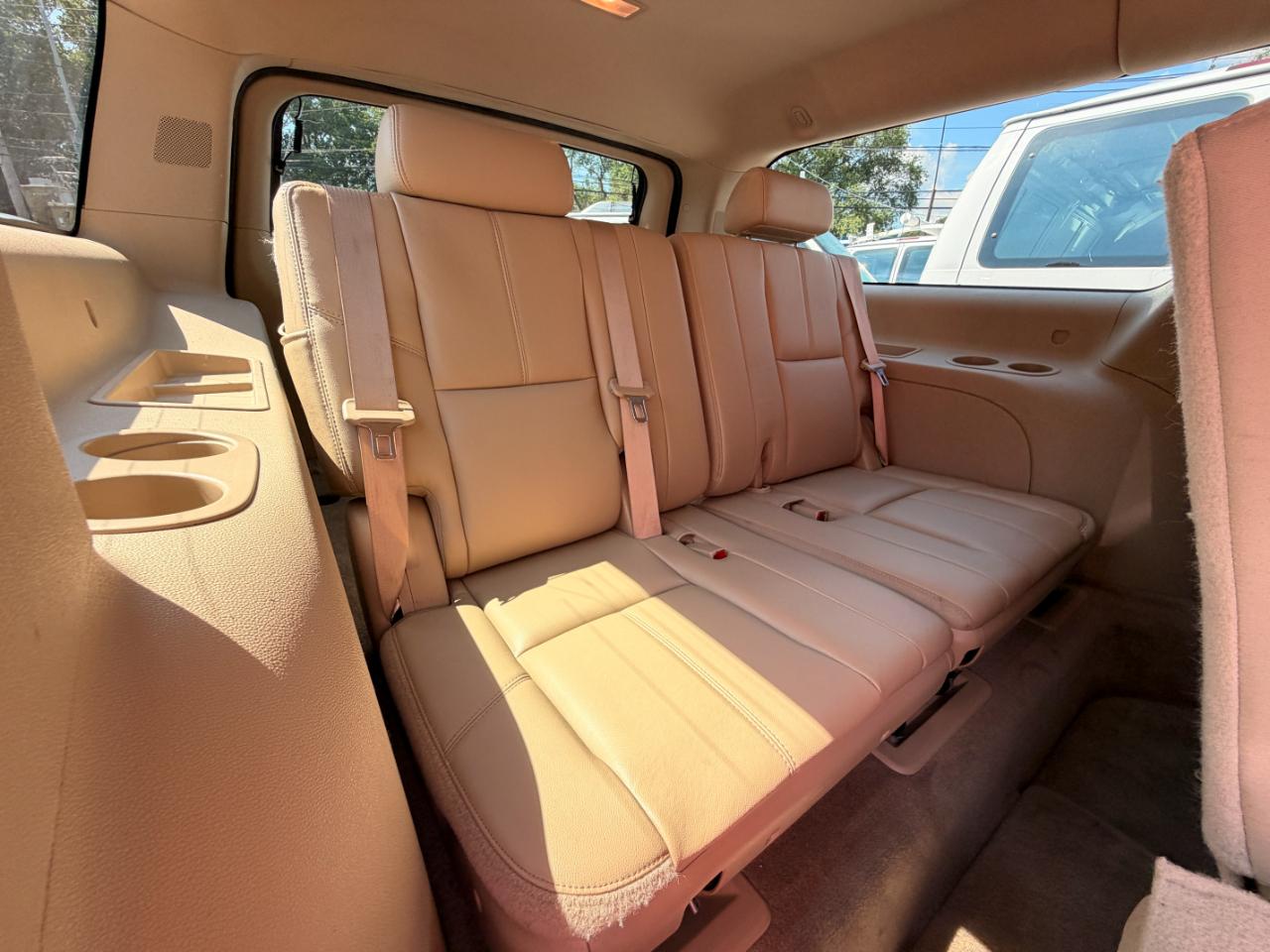 Chevrolet Suburban LT 1500 4WD 2010