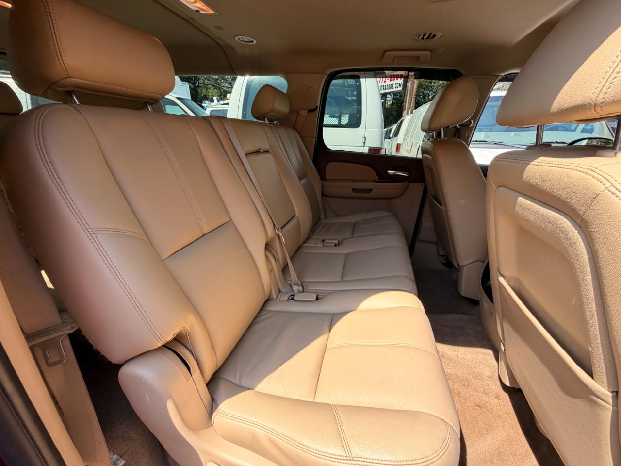 Chevrolet Suburban LT 1500 4WD 2010