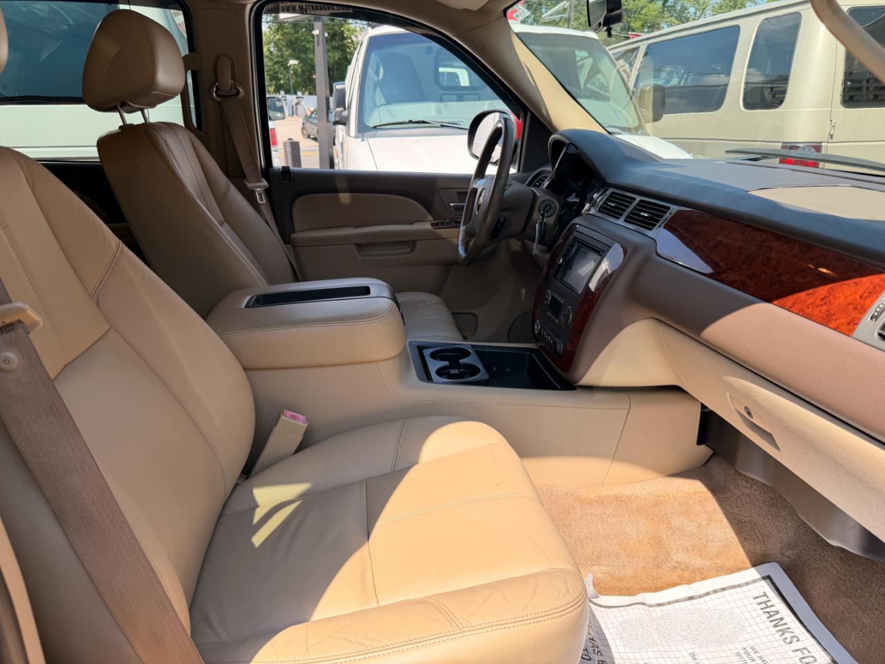 Chevrolet Suburban LT 1500 4WD 2010