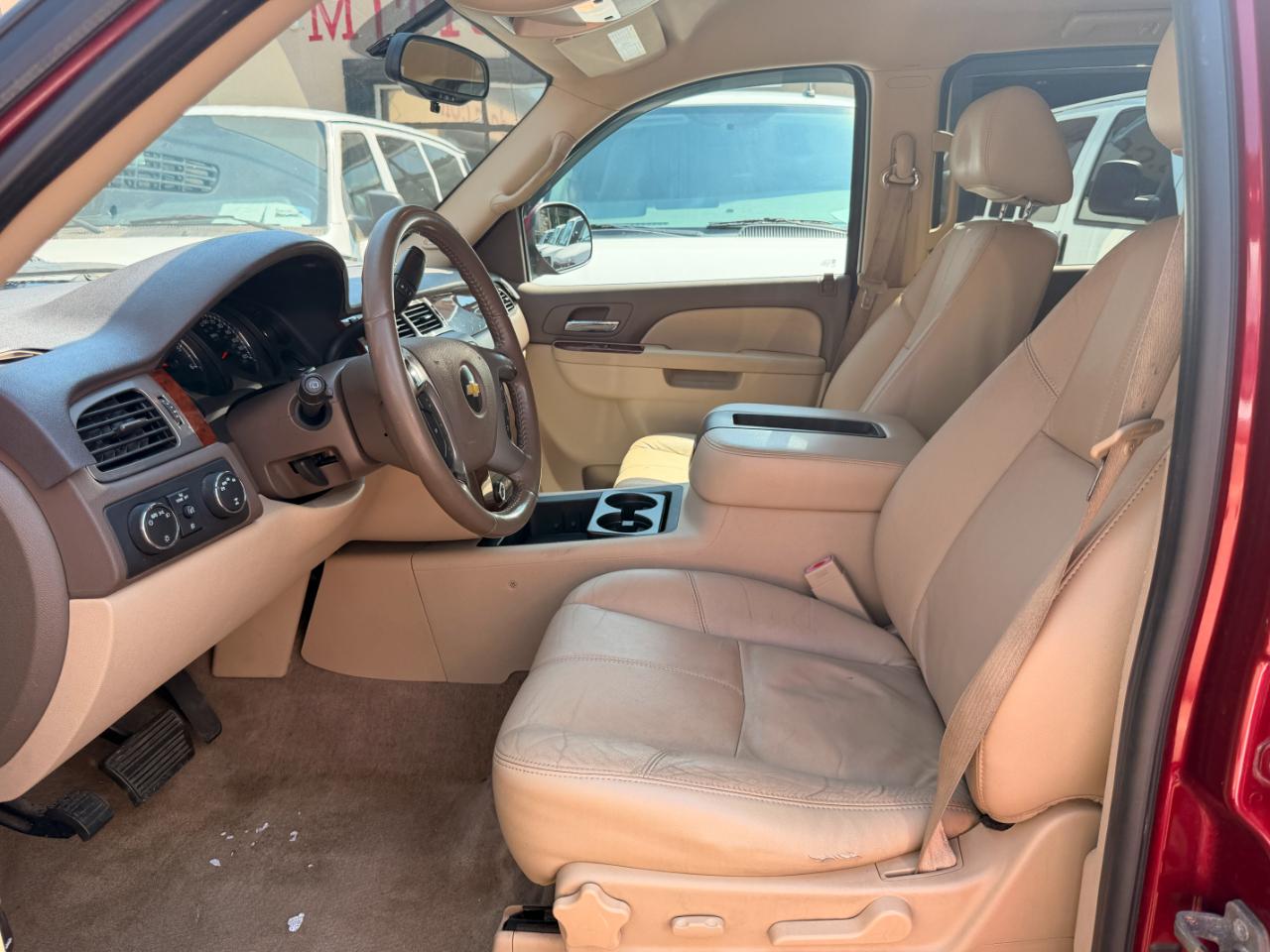 Chevrolet Suburban LT 1500 4WD 2010