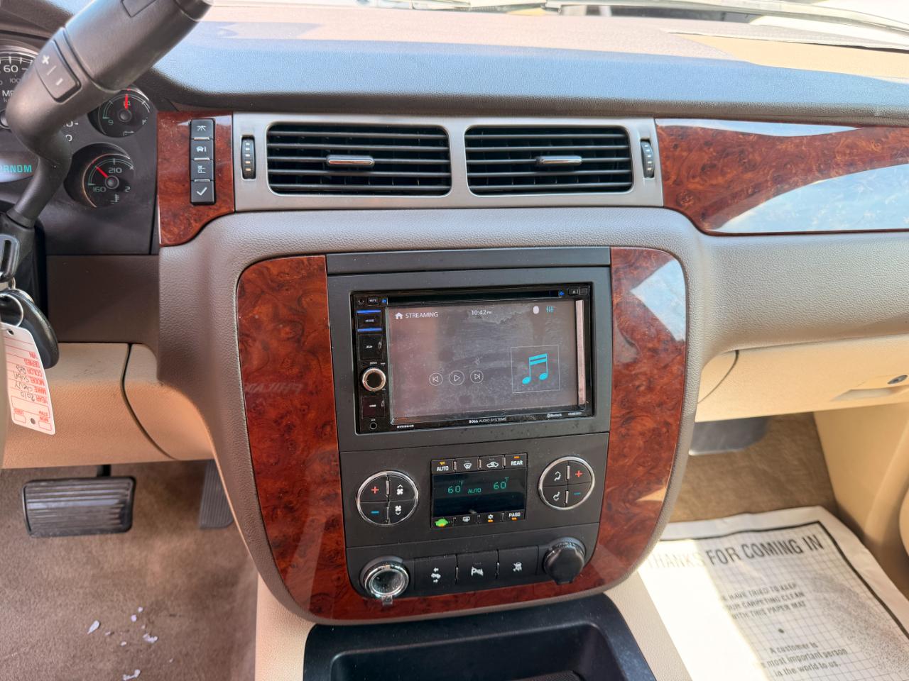 Chevrolet Suburban LT 1500 4WD 2010