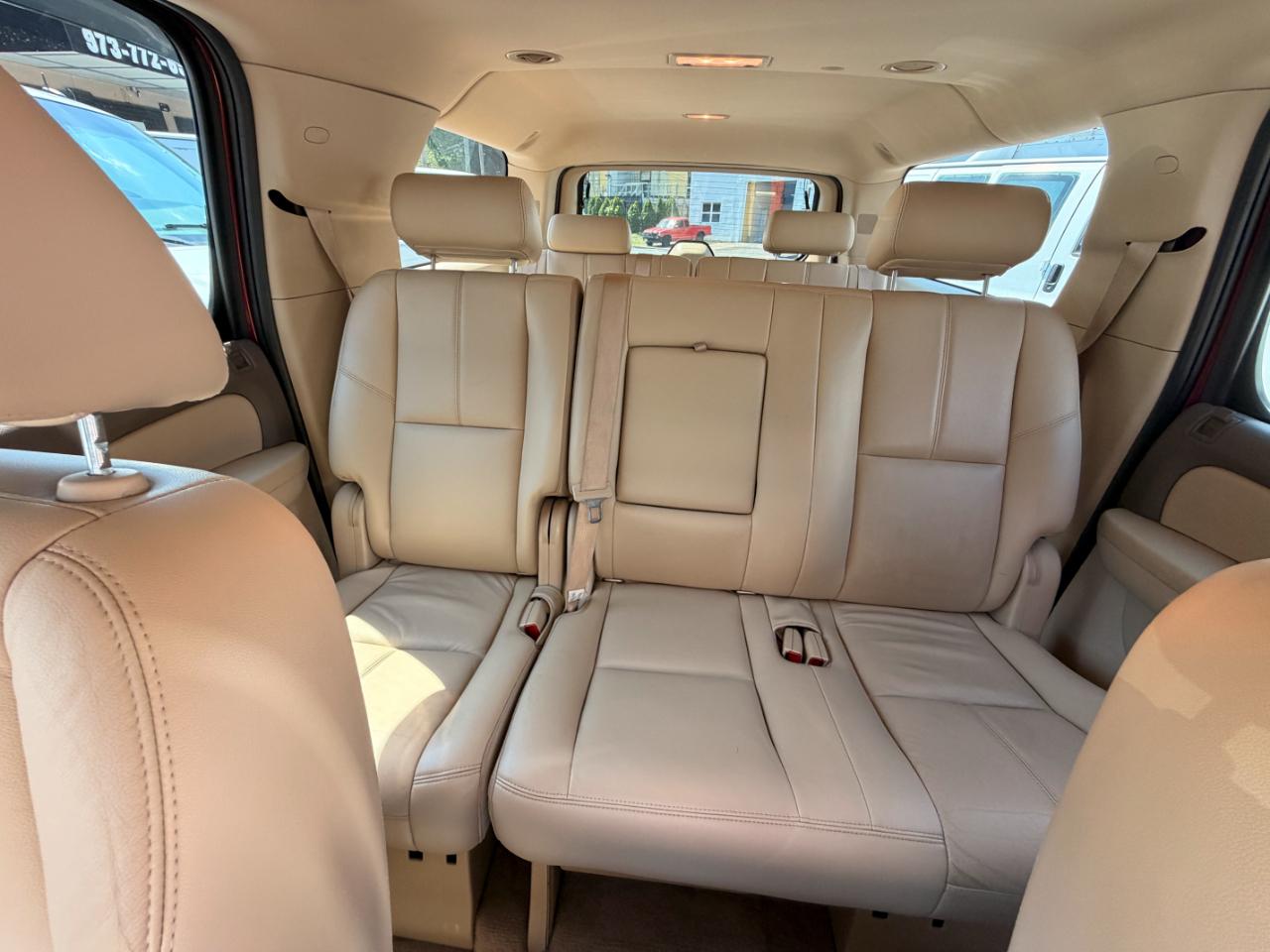 Chevrolet Suburban LT 1500 4WD 2010