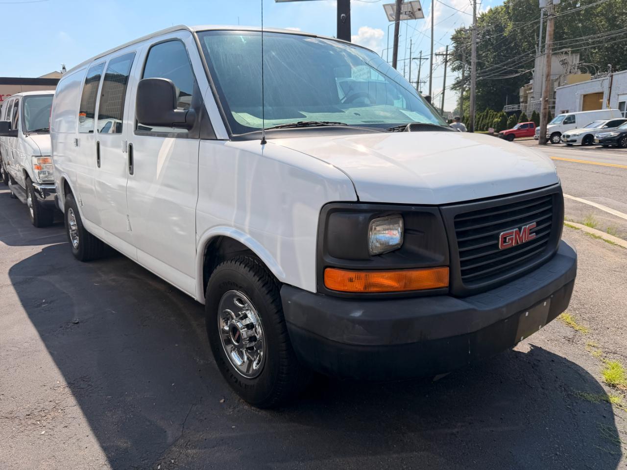 GMC Savana G3500 Cargo 2010