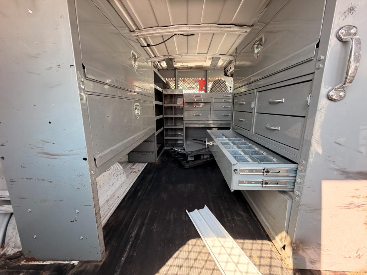 GMC Savana G3500 Cargo 2010