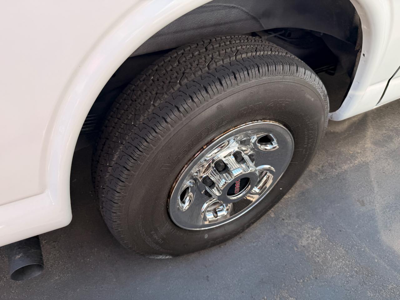 GMC Savana G3500 Cargo 2010