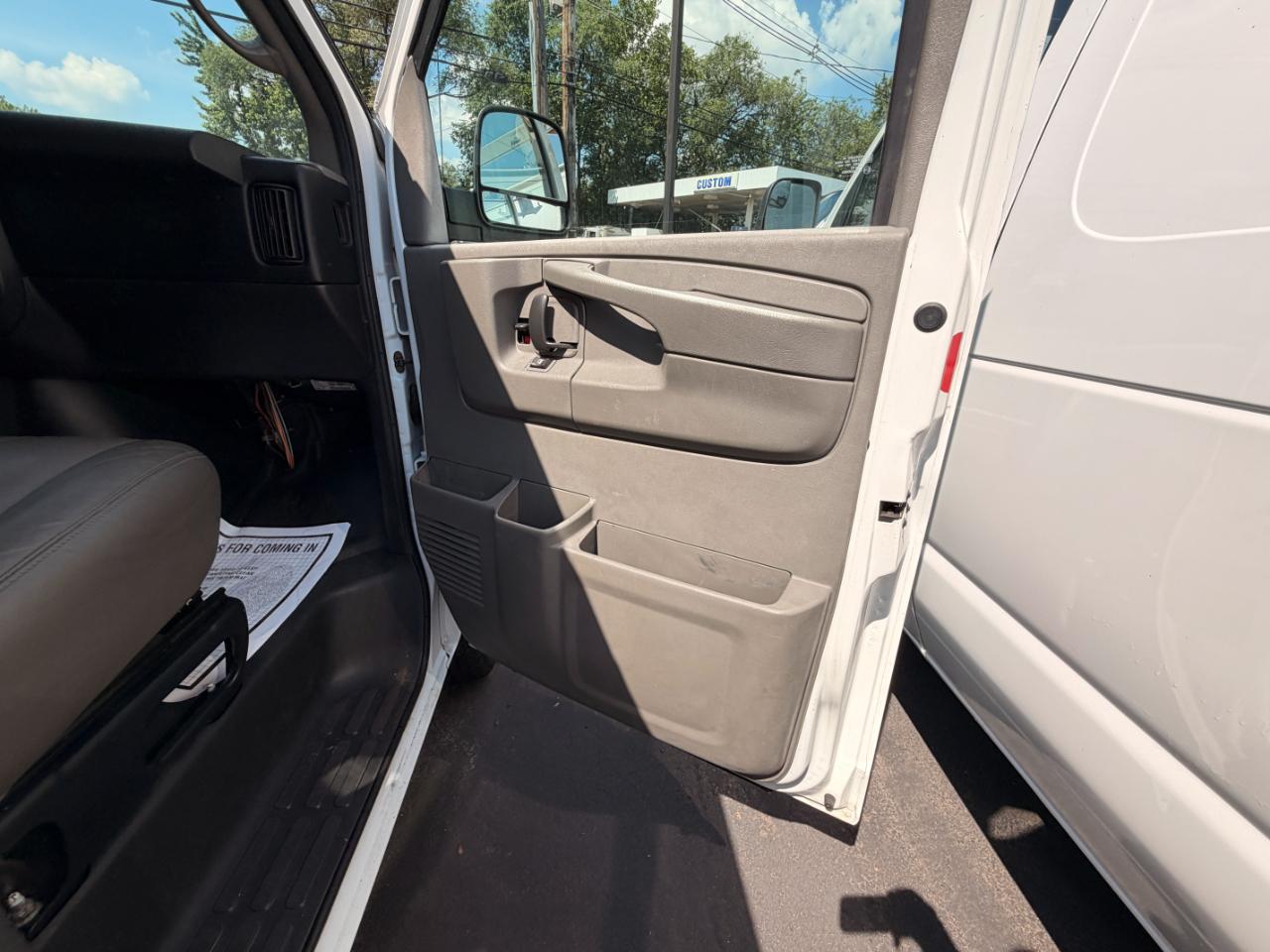 GMC Savana G3500 Cargo 2010