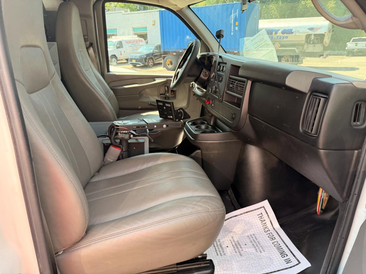 GMC Savana G3500 Cargo 2010