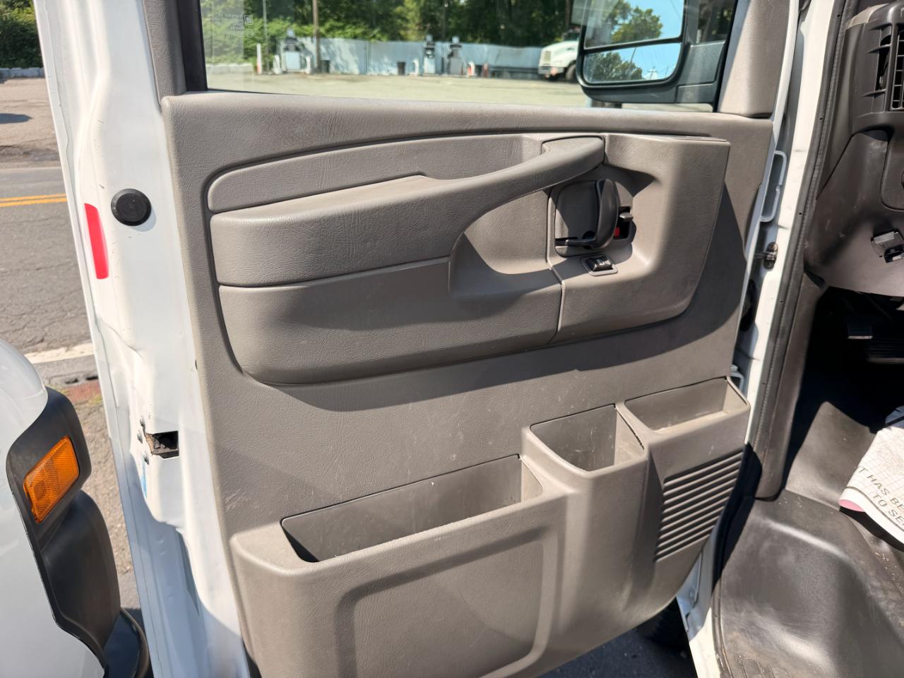 GMC Savana G3500 Cargo 2010