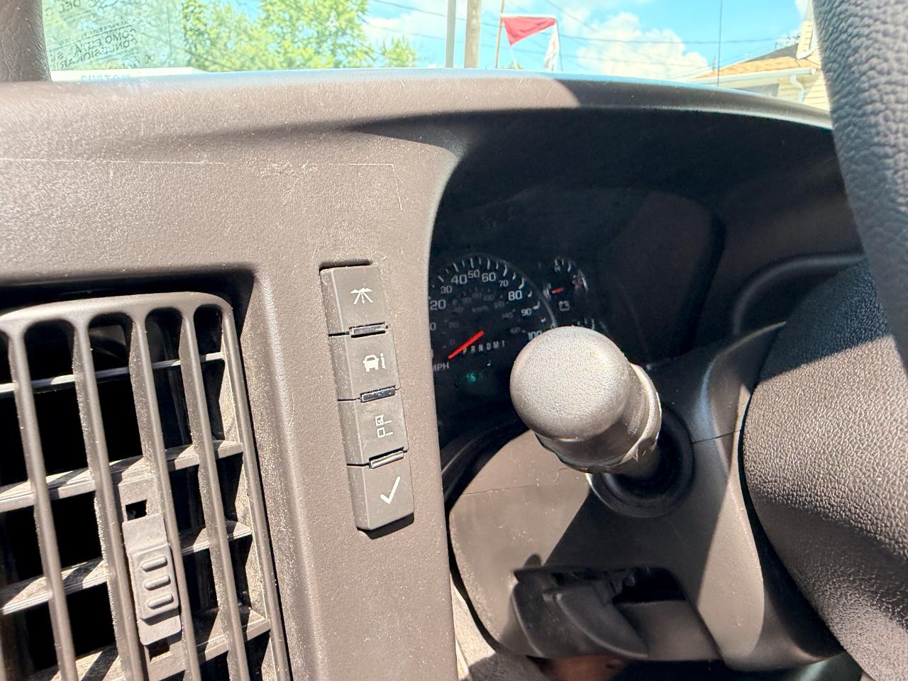 GMC Savana G3500 Cargo 2010