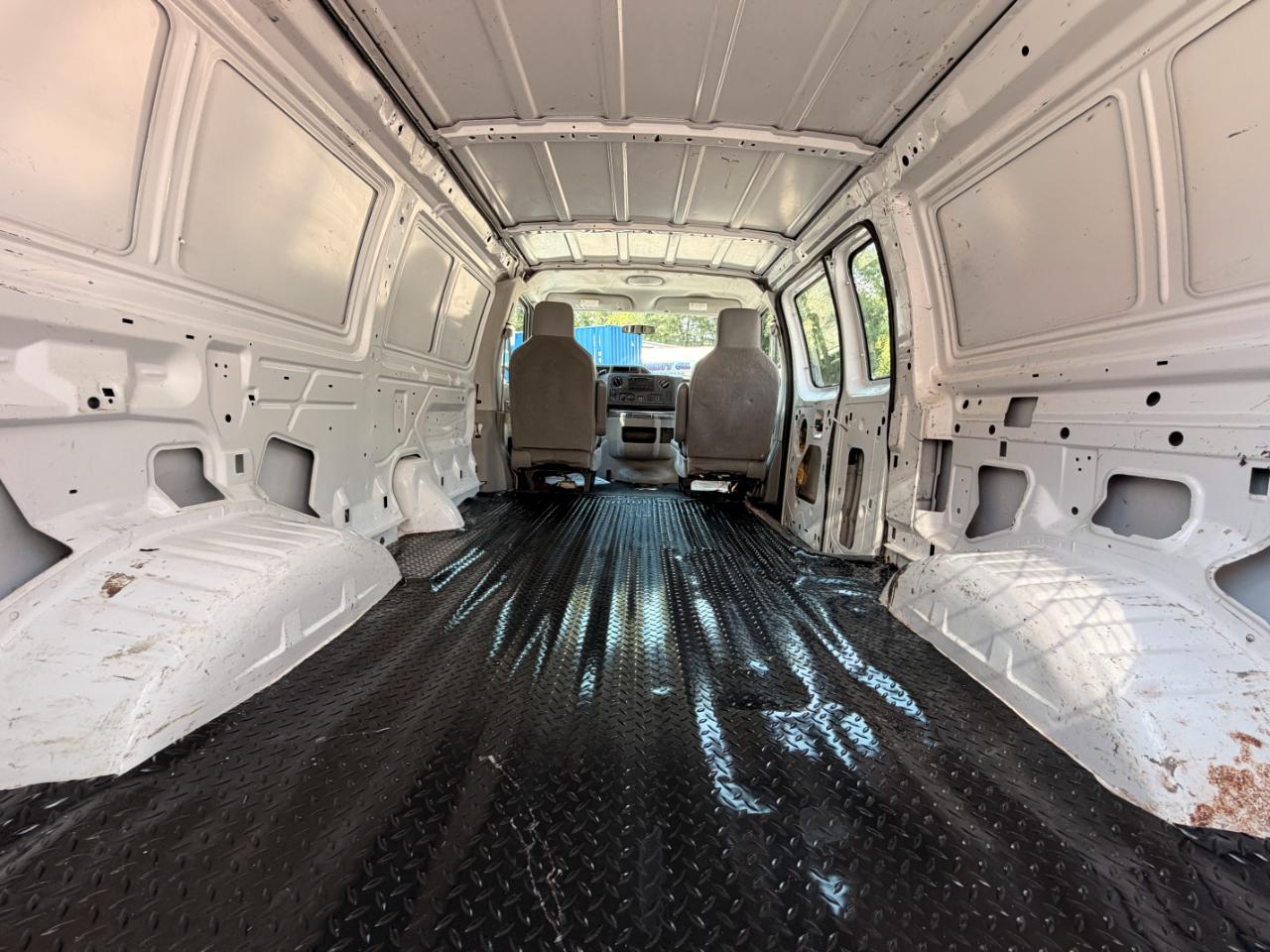 Ford Econoline E-150 2010