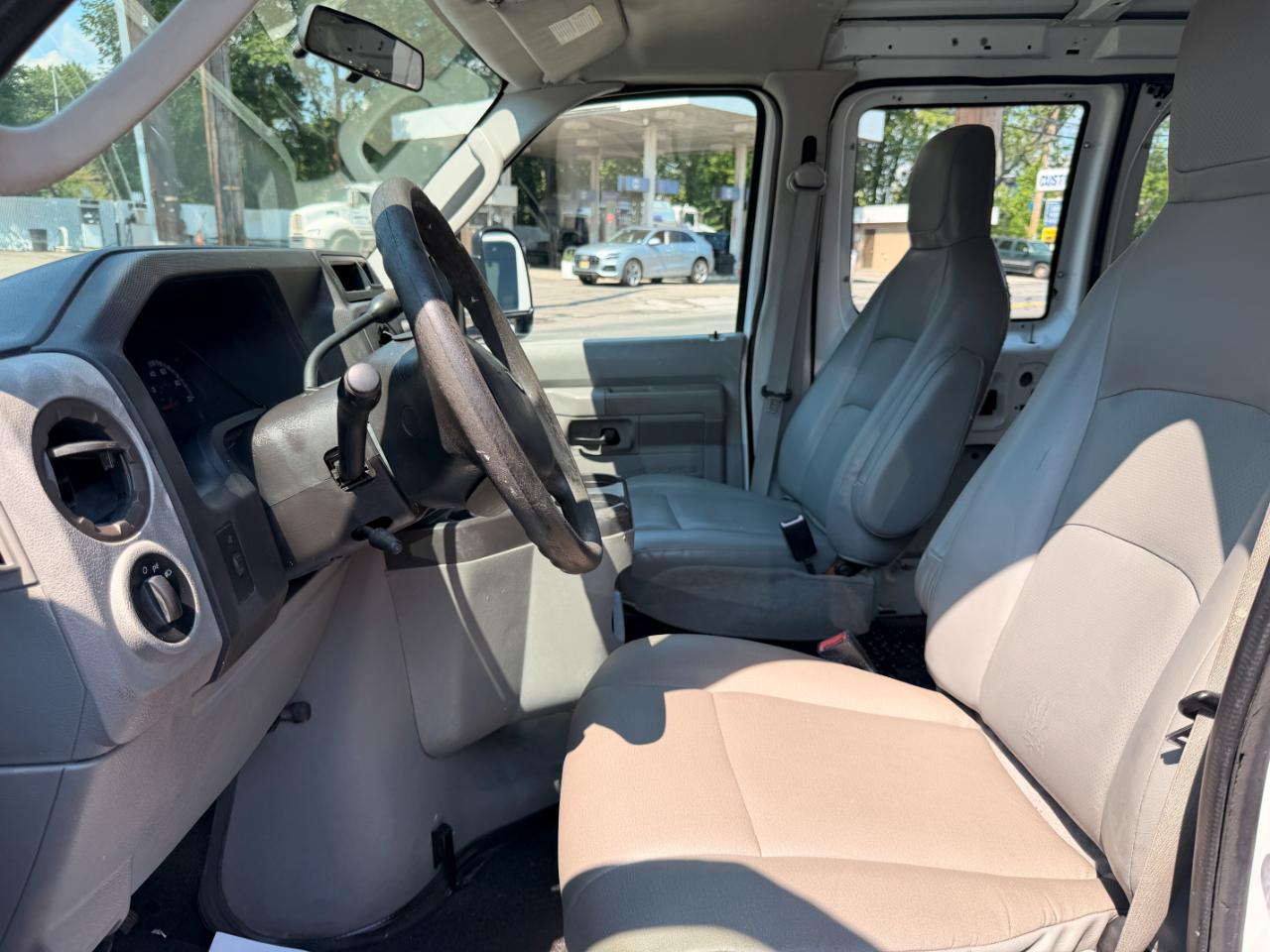 Ford Econoline E-150 2010