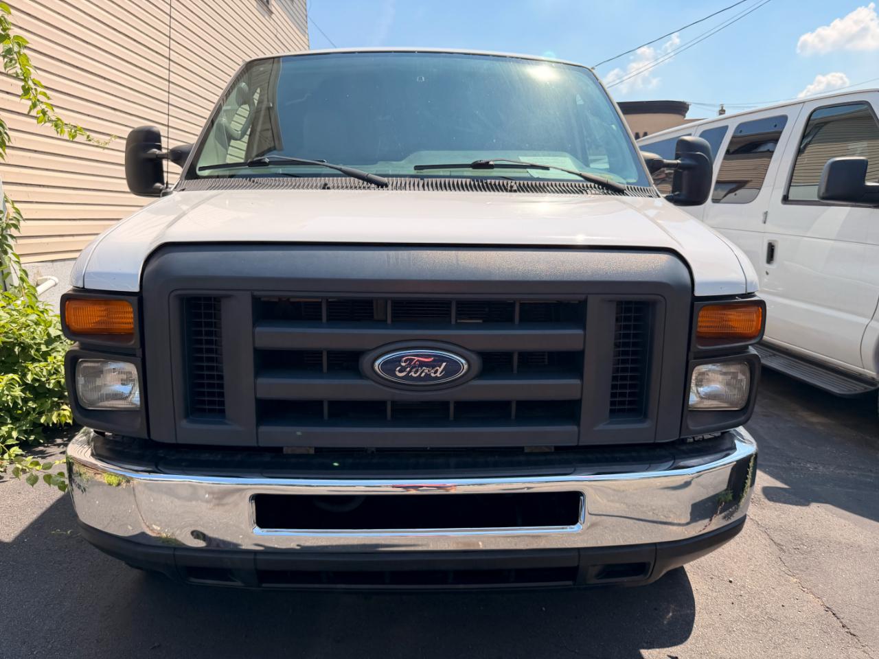 Ford Econoline E-350 Super Duty 2012