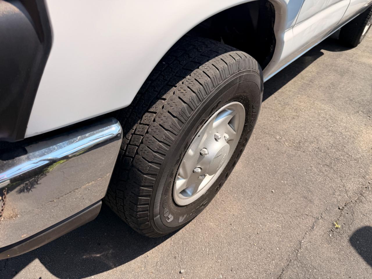 Ford Econoline E-350 Super Duty 2012