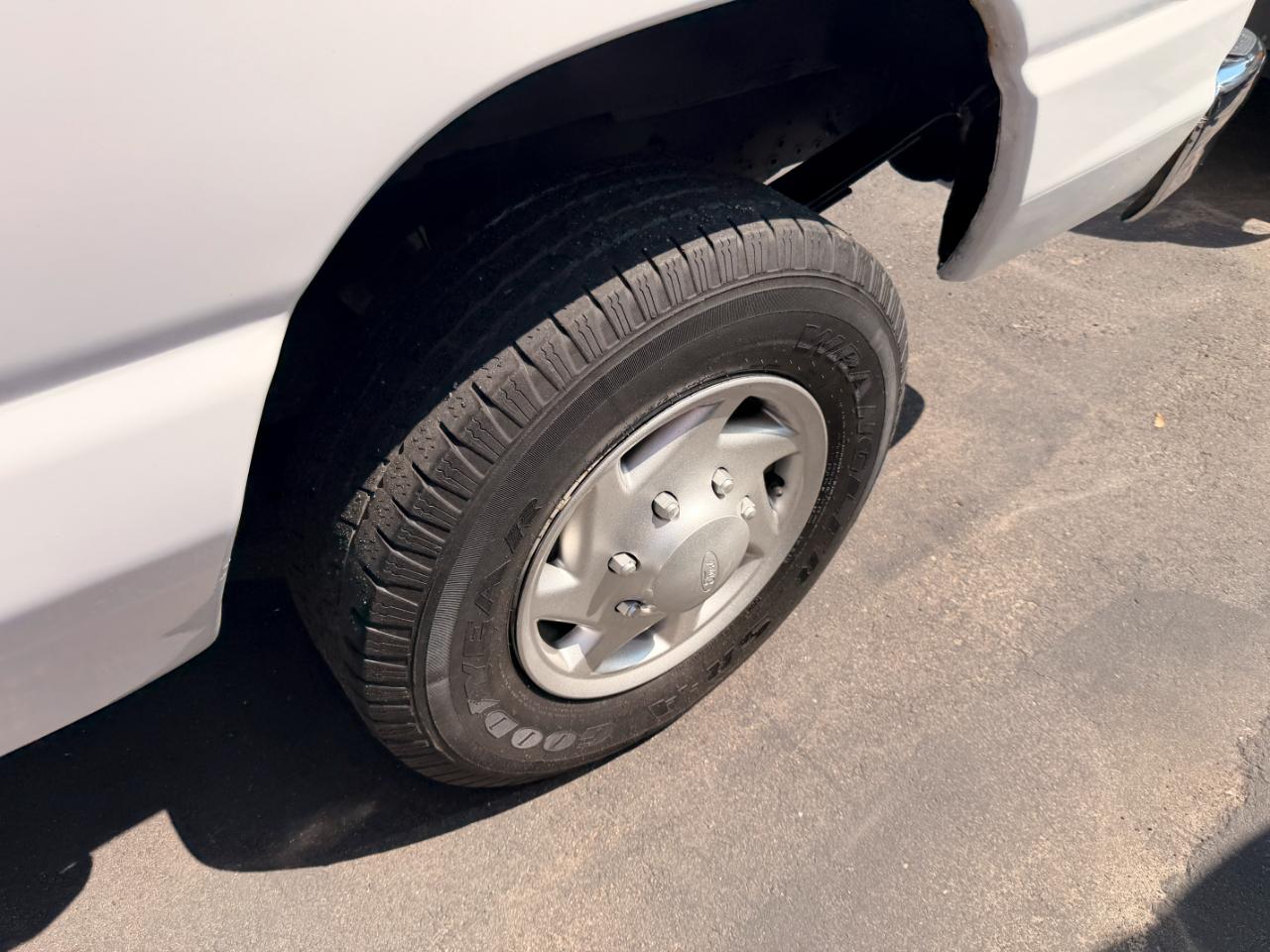 Ford Econoline E-350 Super Duty 2012