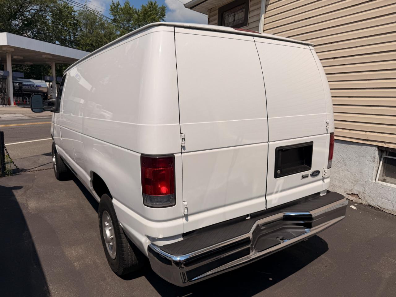 Ford Econoline E-350 Super Duty 2012