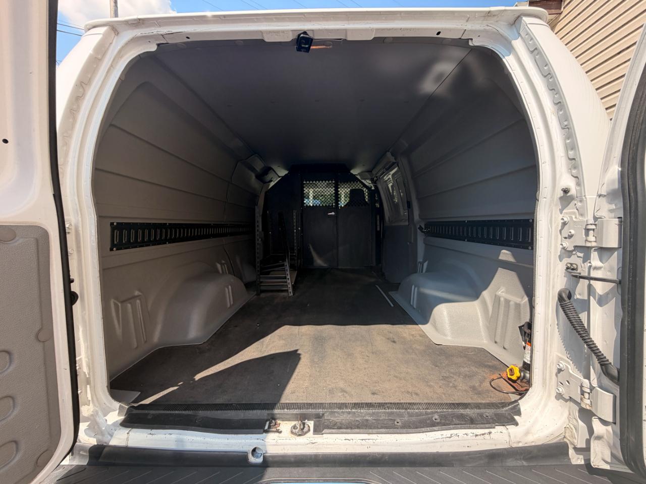 Ford Econoline E-350 Super Duty 2012