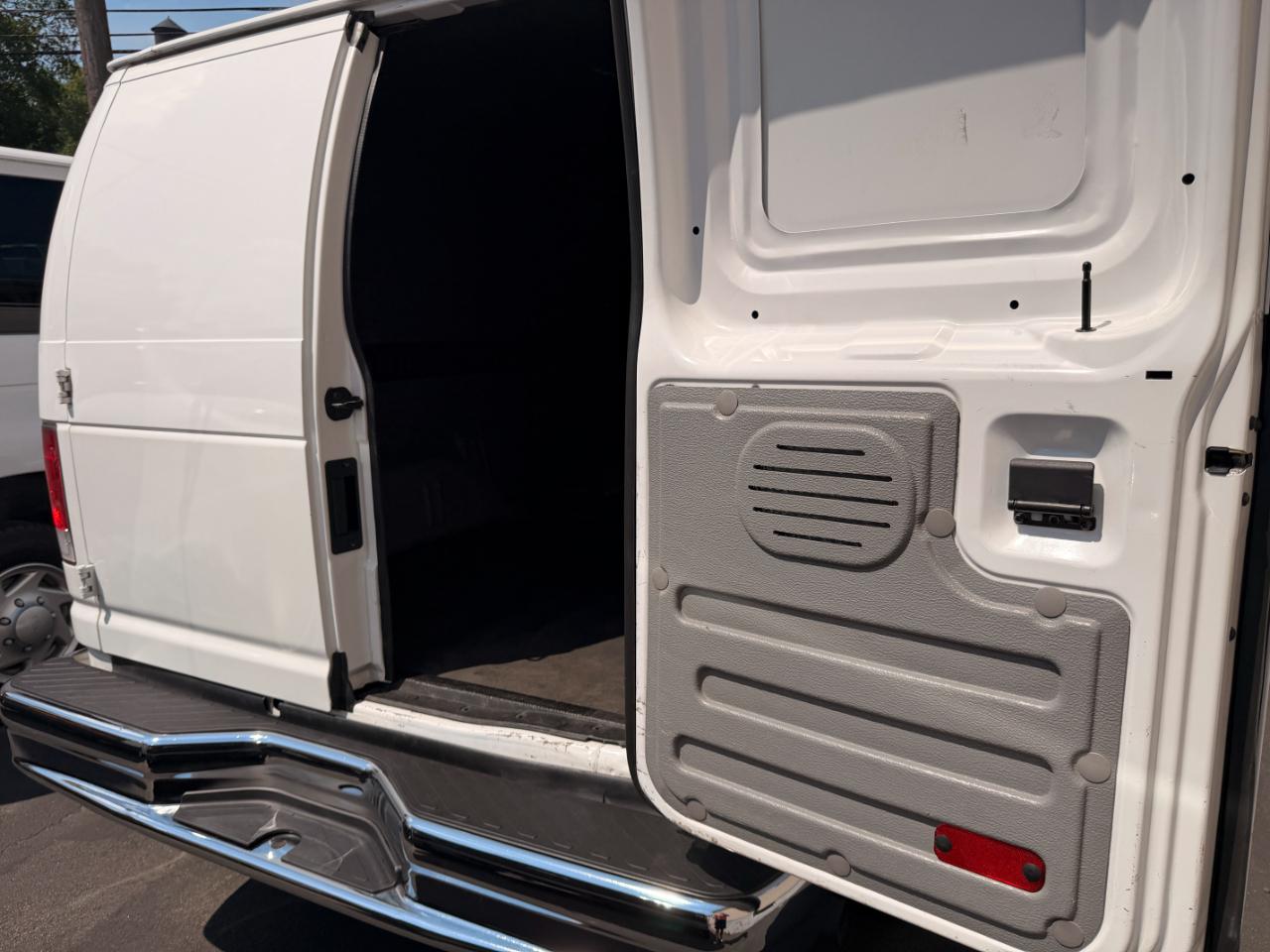 Ford Econoline E-350 Super Duty 2012