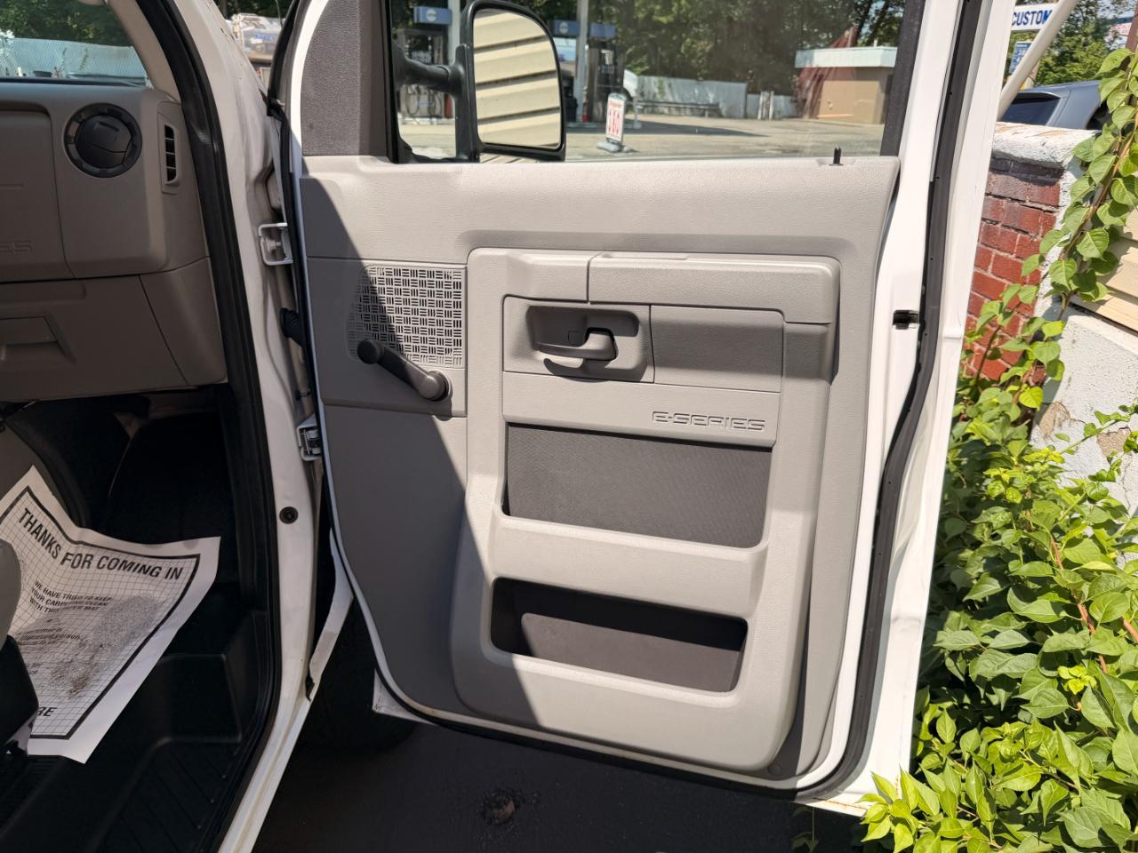 Ford Econoline E-350 Super Duty 2012