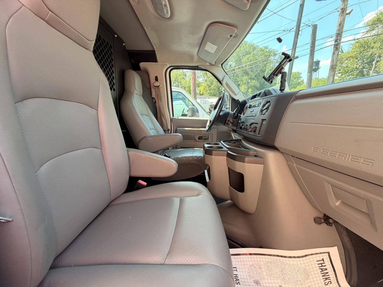 Ford Econoline E-350 Super Duty 2012