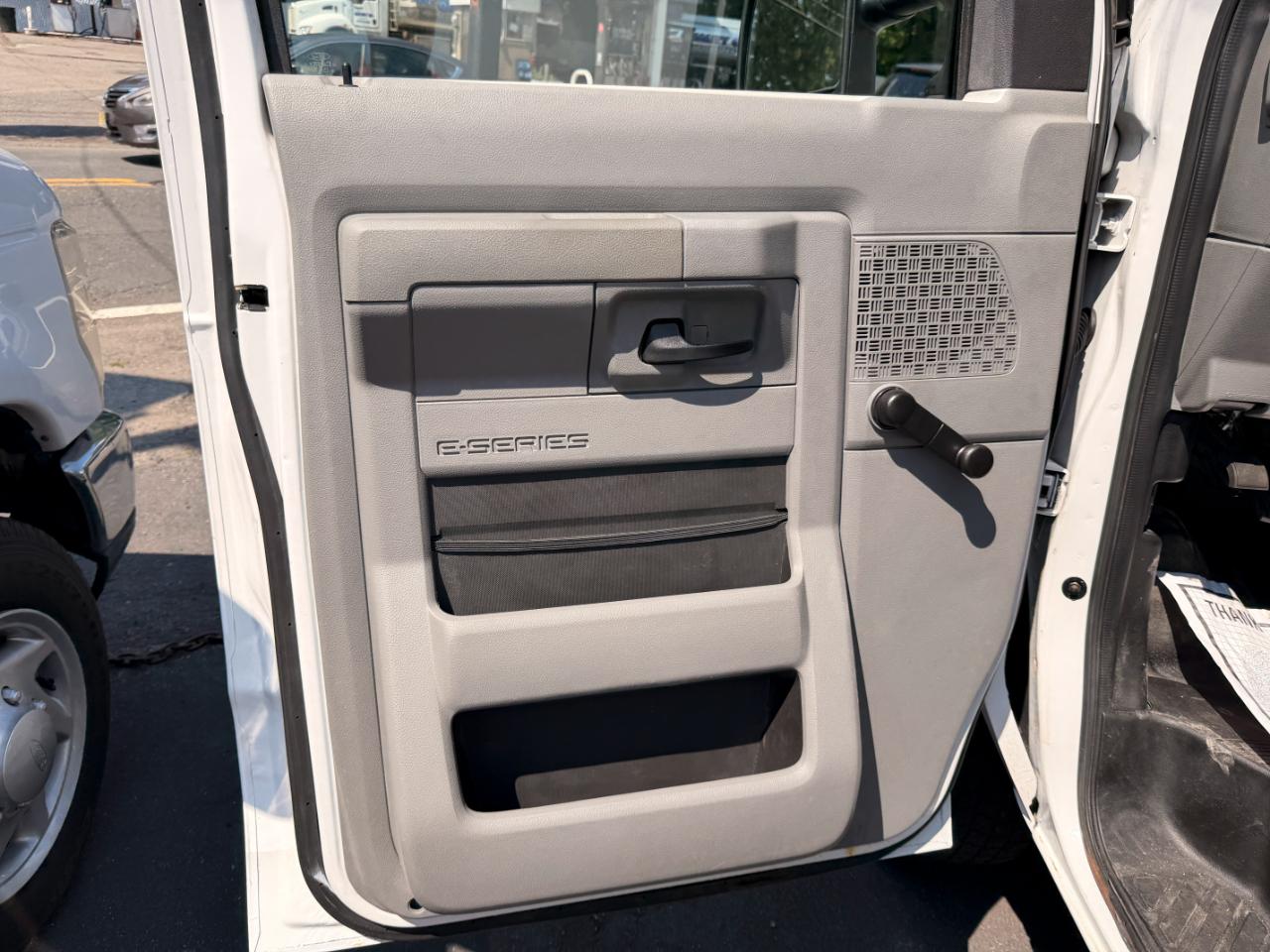 Ford Econoline E-350 Super Duty 2012
