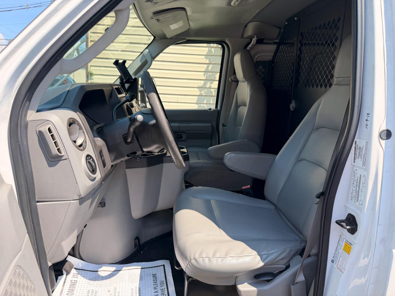 Ford Econoline E-350 Super Duty 2012