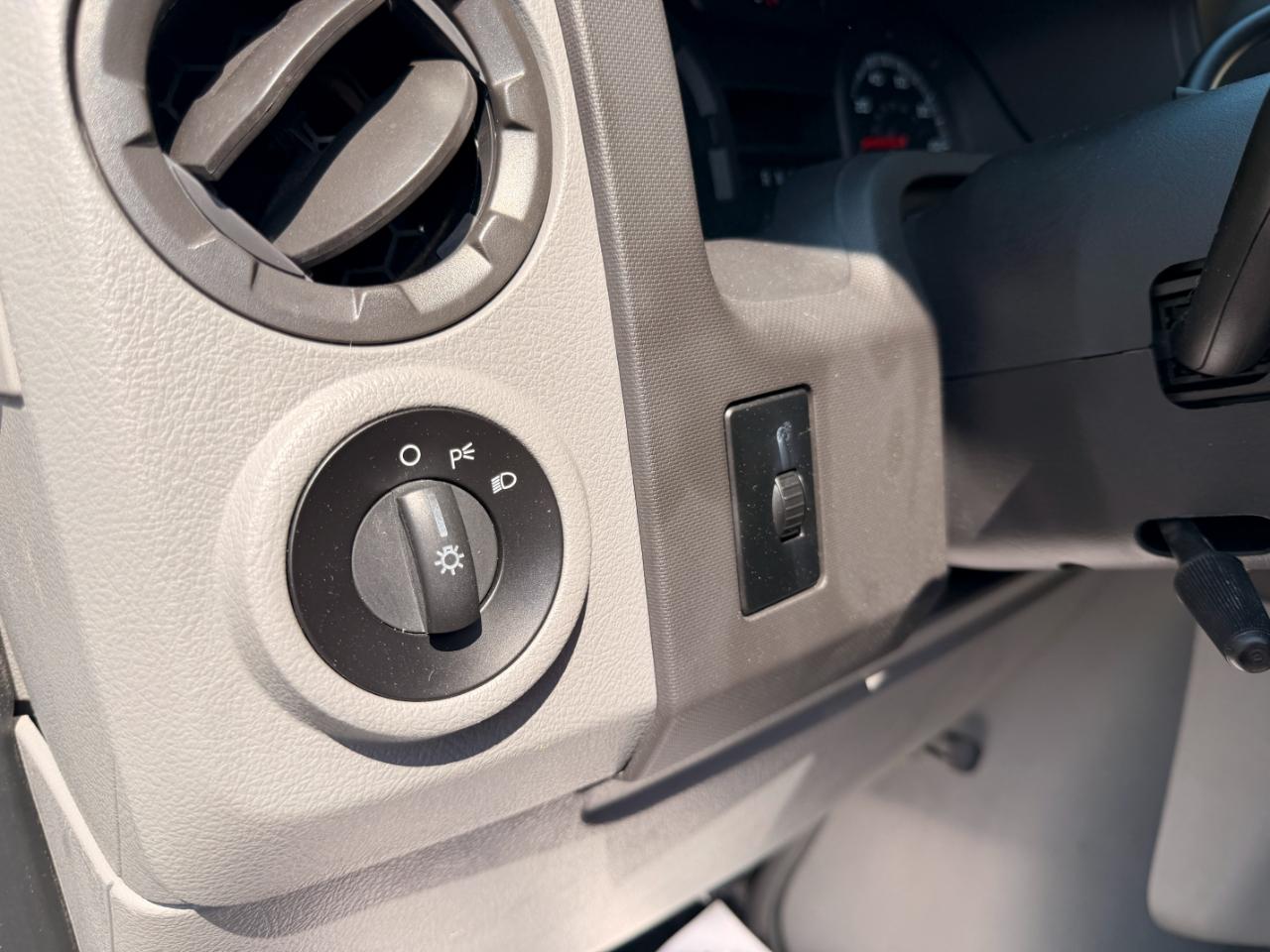 Ford Econoline E-350 Super Duty 2012
