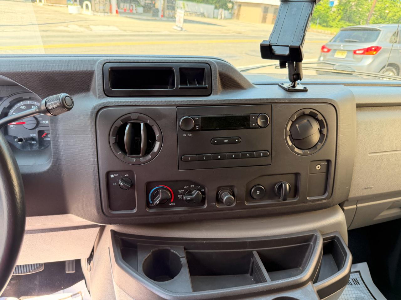 Ford Econoline E-350 Super Duty 2012